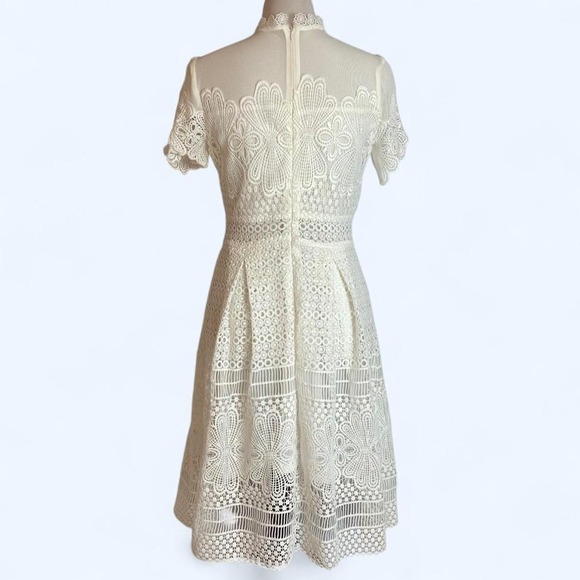 White lace midi dress with short sleeves - Picture 2 of 8